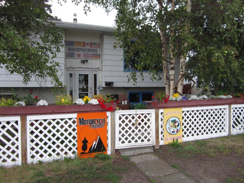 A Pousada Beez Kneez Bakpakers Whitehorse Exterior foto