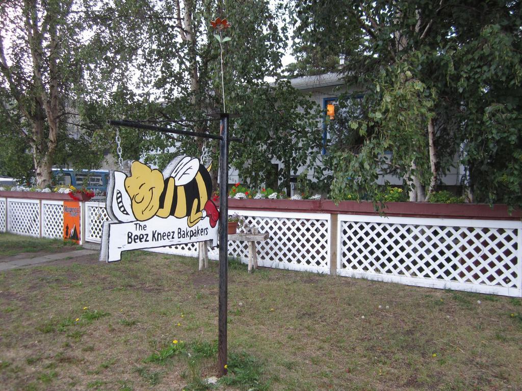 A Pousada Beez Kneez Bakpakers Whitehorse Exterior foto